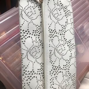 Urban expressions clutch